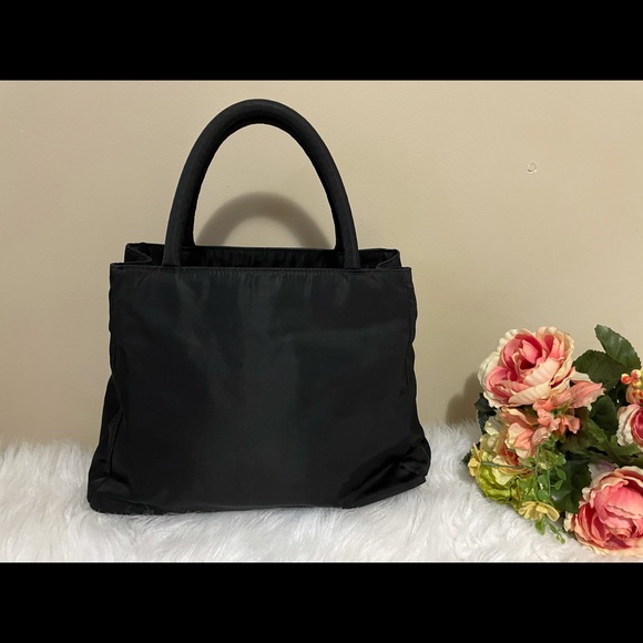 “SOLD”100% Authentic PRADA tote bag🖤🖤🖤 - Picture 2 of 15